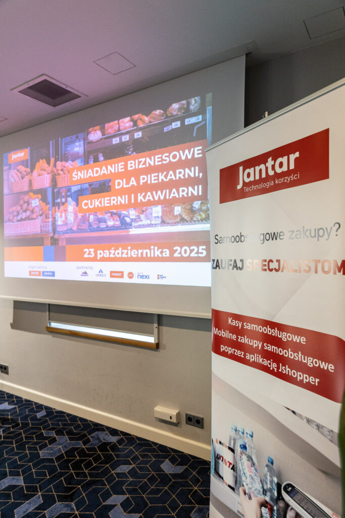 ekran z prezentacją i baner na Śniadaniu dla piekarni, cukierni i kawiarni Jantar